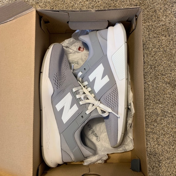 Women’s New Balance shoes size 8 - Picture 1 of 3